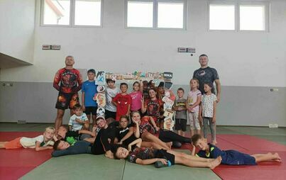 Zdjęcie do Bezpieczne wakacje na sportowo z Dragon Fight Club Sochaczew